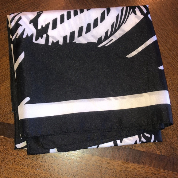 Vintage Black & White Houndstooth Abstract Retro Boho Scarf - Picture 2 of 6